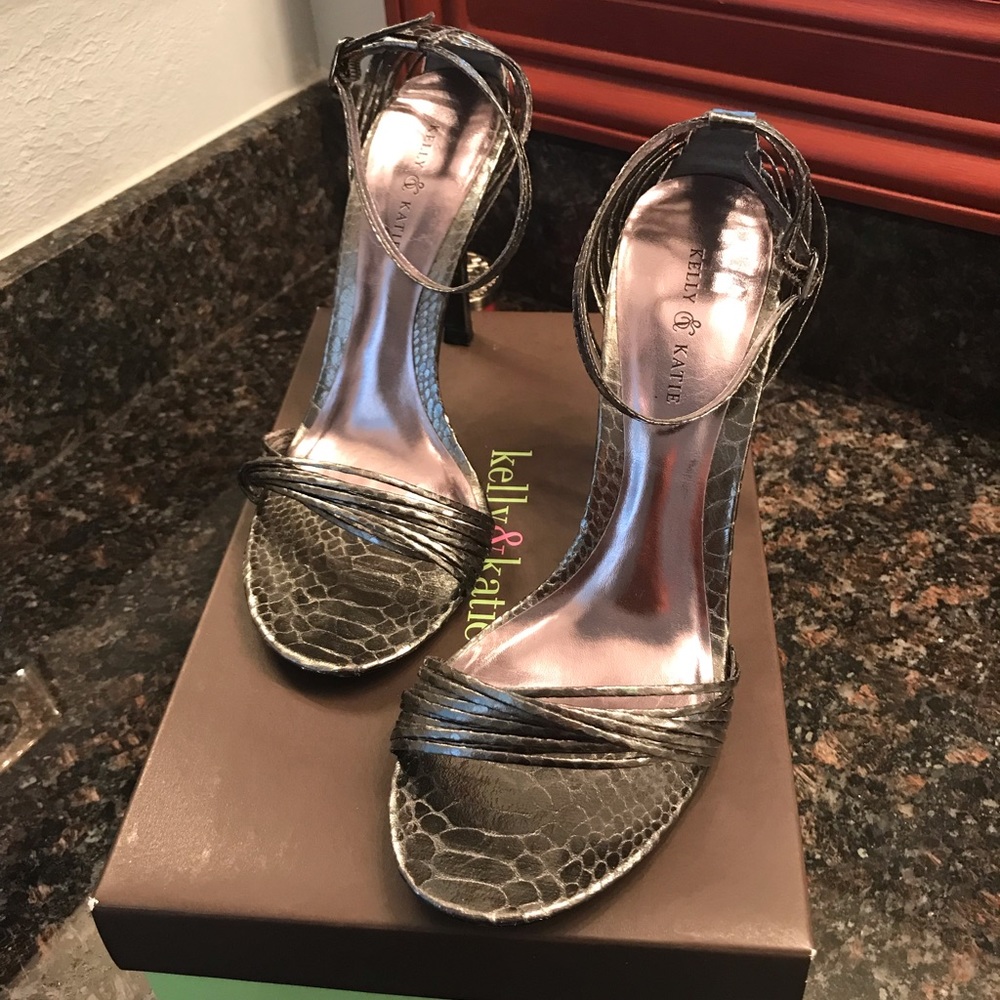 Kelly & Katie Sandal